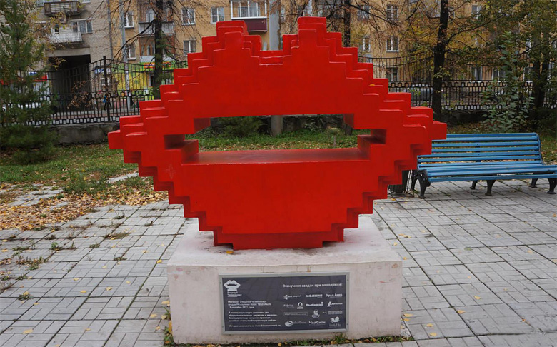 Памятник поцелую