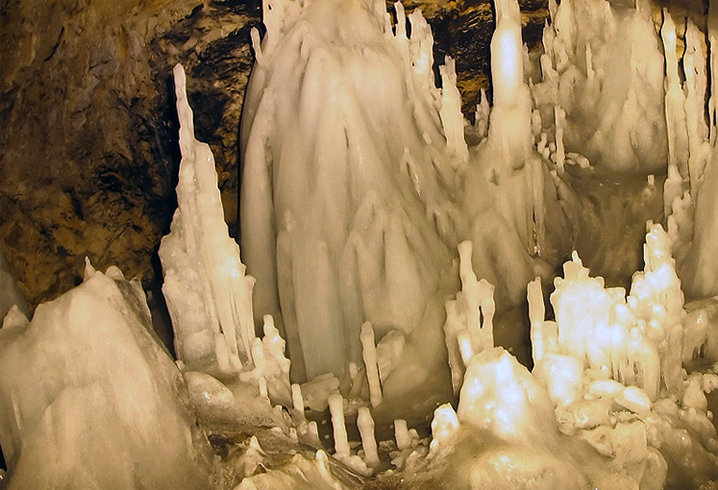 Ледниковая пещера