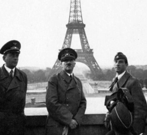 Гитлер и Эйфелева Башня