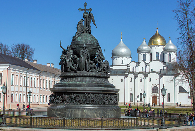 Памятник в Великом Новгороде
